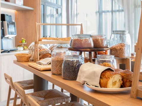 Daily buffet breakfast for a fee