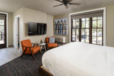 Room 101 | Down comforters, soundproofing, free WiFi, bed sheets