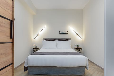 3 bedrooms, laptop workspace, blackout drapes, soundproofing