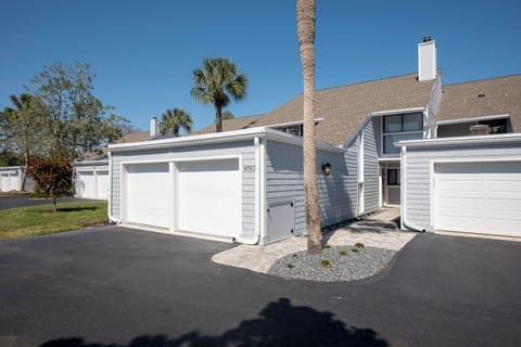 Condo (3 Bedrooms) | Property amenity