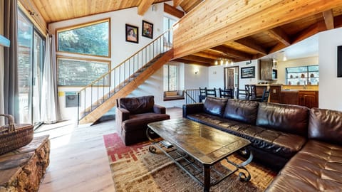 Condo, 2 Bedrooms | Living area | Smart TV, streaming services