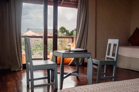 Basic Apartment, 1 King Bed | 1 bedroom, desk, laptop workspace, bed sheets