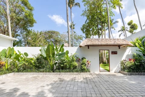 Basic Villa, 1 King Bed | Property grounds