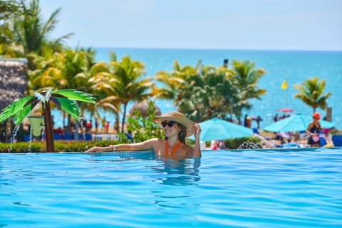 3 outdoor pools, open 8:00 AM to 6:00 PM, sun loungers
