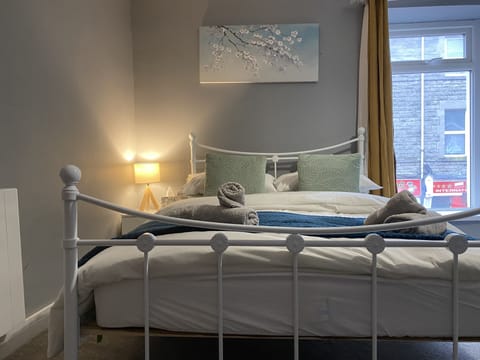 Apartment | 2 bedrooms, iron/ironing board, free WiFi, bed sheets