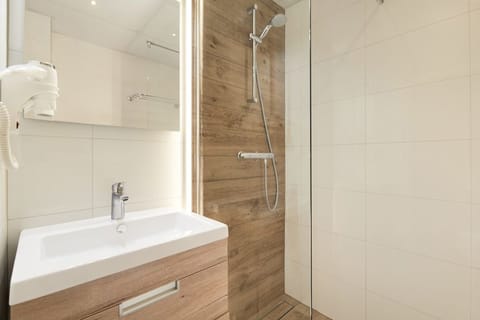 Free toiletries, towels