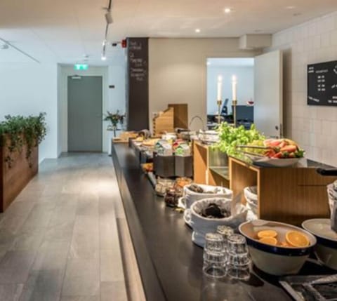 Daily cooked-to-order breakfast for a fee