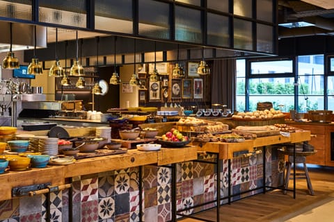 Daily buffet breakfast for a fee