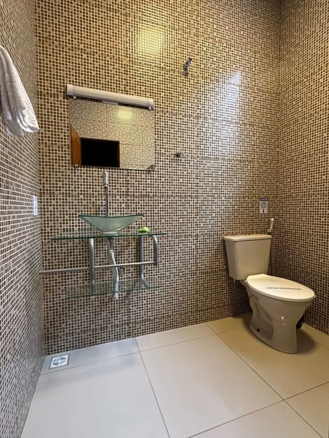 Superior Apartment | Bathroom | Shower, towels