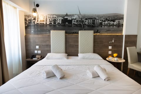 Classic Double or Twin Room | Desk, soundproofing, iron/ironing board (on request), WiFi (free)