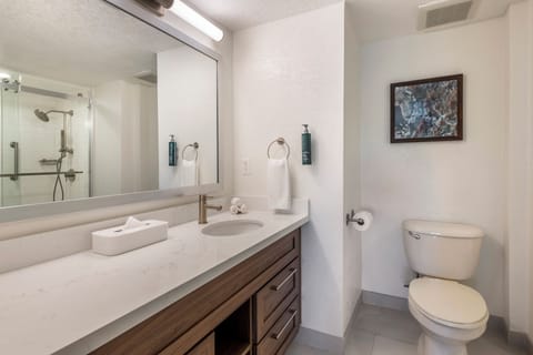 Combined shower/tub, deep soaking tub, eco-friendly toiletries
