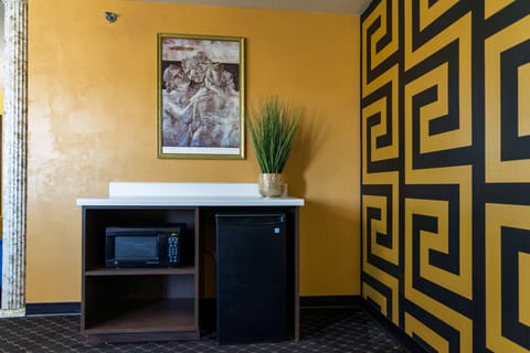 Romantic Room | Mini-refrigerator