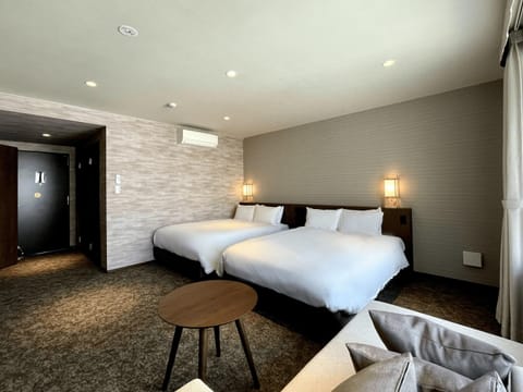 In-room safe, desk, WiFi (free), bed sheets
