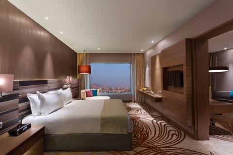 Minibar, in-room safe, individually decorated, individually furnished