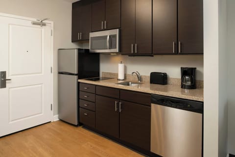 Studio, 2 Queen Beds | Private kitchen | Fridge, microwave, oven, stovetop