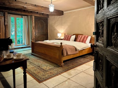 Classic Double Room | Down comforters, individually decorated, individually furnished