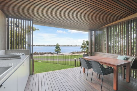 Premium Cabin - Sleeps 5 | Balcony view