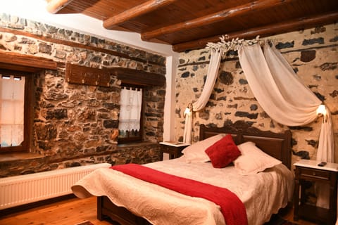 Traditional Room | Individually decorated, free WiFi, bed sheets