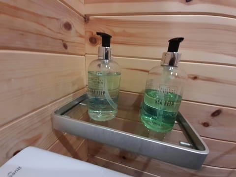 Basic Double Room, Ensuite (Glamping Pod) | Bathroom | Towels