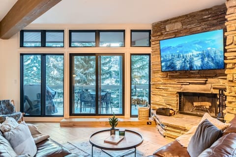 Condo, 2 Bedrooms | Living area | Smart TV
