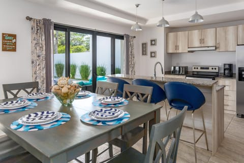 House, 3 Bedrooms, Accessible | Private kitchen | Full-size fridge, microwave, stovetop, dishwasher