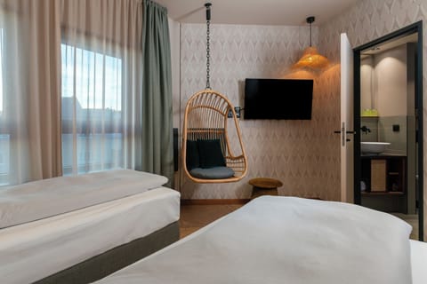 Urban Cocoon TWIN | Hypo-allergenic bedding available, in-room safe, desk, WiFi (free)