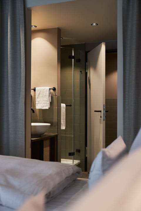 Relax Cocoon TWIN | Bathroom | Free toiletries, hair dryer, towels, soap