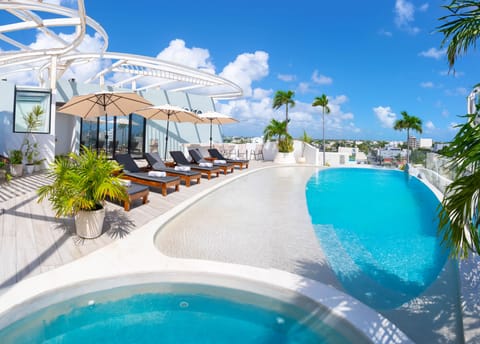 Outdoor pool, open 9:00 AM to 9:30 PM, sun loungers