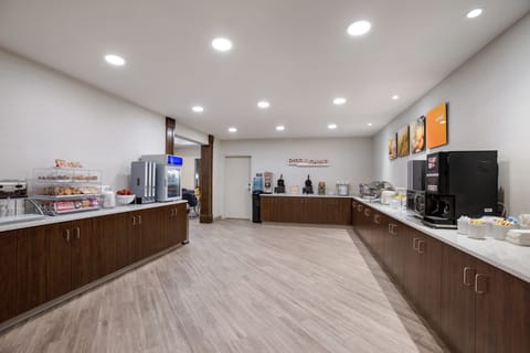 Free daily continental breakfast