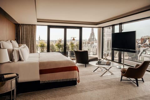 Suite, 1 King Bed, Tower | Premium bedding, minibar, in-room safe, blackout drapes