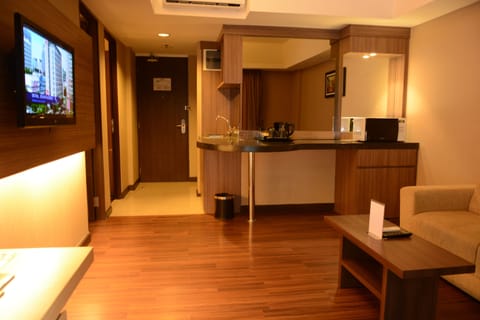 Junior Suite, Multiple Beds, Non Smoking | Living room | 32-inch flat-screen TV with cable channels, TV