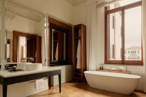 Room (Maddalena Stanza Canal Grande) | Minibar, in-room safe, individually decorated, individually furnished