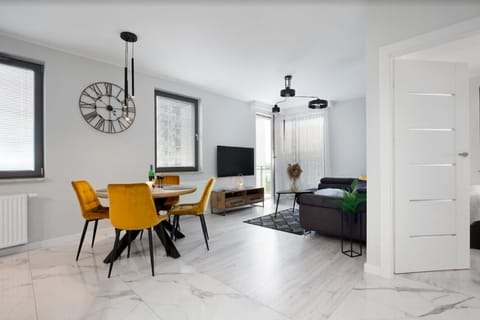 Deluxe Apartment | Living area | 40-inch flat-screen TV with digital channels, TV