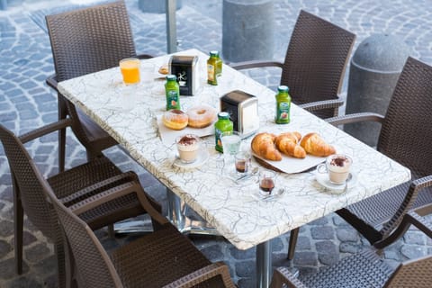 Free daily full breakfast