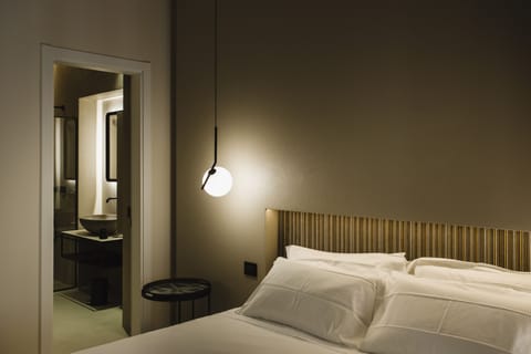 Traditional Suite | Premium bedding, down comforters, pillowtop beds, minibar