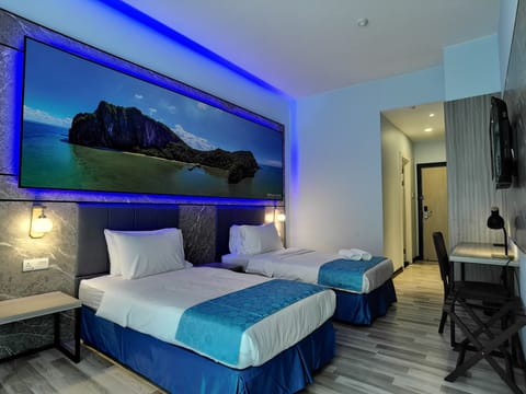 Deluxe Twin Room, Multiple Beds, Non Smoking | Premium bedding, minibar, in-room safe, individually decorated