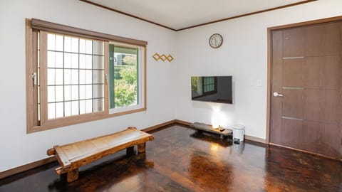 Basic Room, 2 Bedrooms (Supgol(danchae)) | 2 bedrooms, WiFi (free)