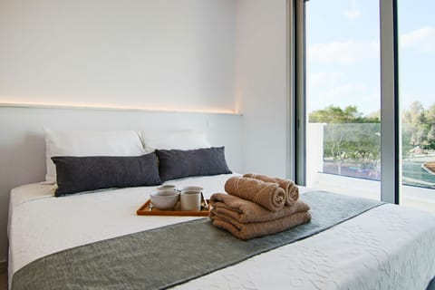 Executive Apartment | 2 bedrooms, free WiFi, bed sheets