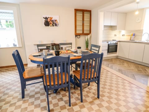 Cottage | Private kitchen | Fridge, dishwasher, electric kettle, toaster