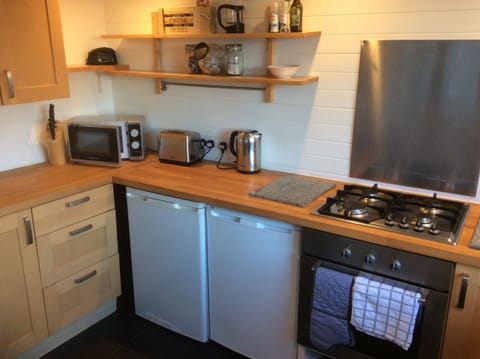 House | Private kitchen | Fridge, microwave, oven, stovetop