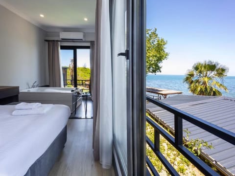 Romantic Room | Premium bedding, down comforters, minibar, in-room safe