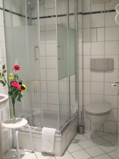 Shower, free toiletries, hair dryer, towels