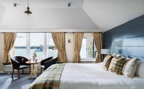 Family Quadruple Room | Iron/ironing board, free WiFi, bed sheets