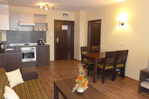 Apartment | Living room | 30-inch TV with cable channels