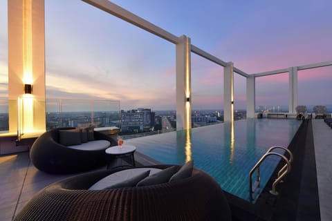 Outdoor pool, sun loungers
