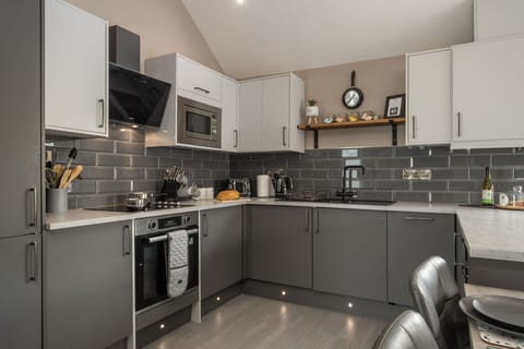 Cottage, Accessible, Private Bathroom | Shared kitchen | Highchair