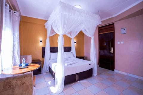 Executive Room, 1 King Bed | Individually furnished, free WiFi, bed sheets