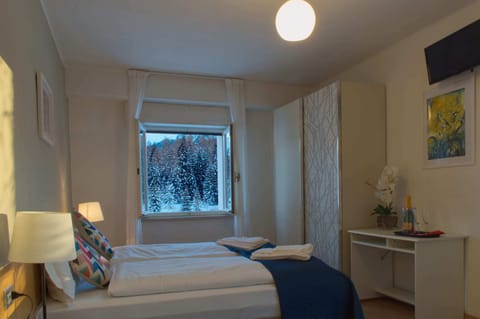 Standard Double or Twin Room | In-room safe, soundproofing, free WiFi, bed sheets