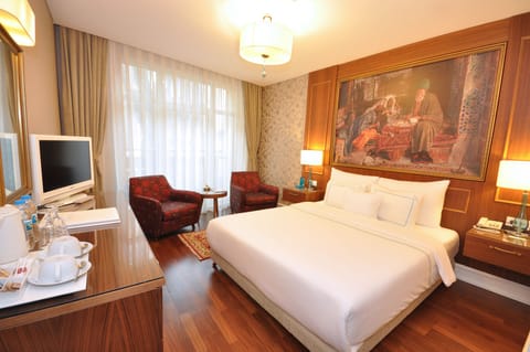 Premium bedding, free minibar, in-room safe, desk