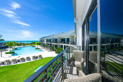 Oceanfront Pool View 2 Queen Island Room | Terrace/patio